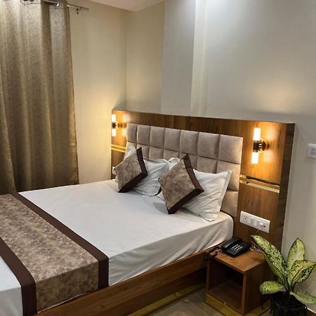 Hotel Mahalaxmi Deluxe 뉴델리 외부 사진