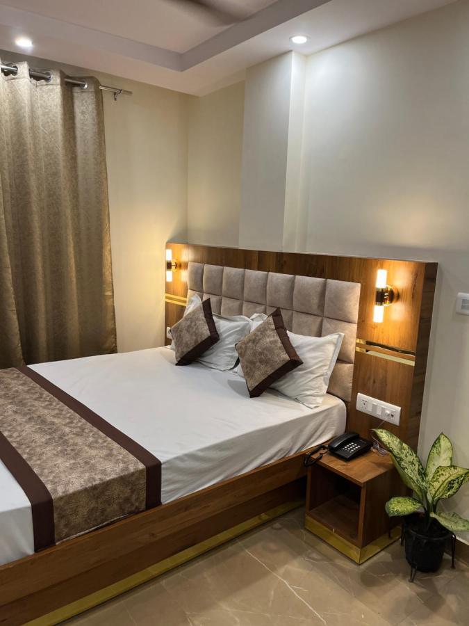 Hotel Mahalaxmi Deluxe 뉴델리 외부 사진