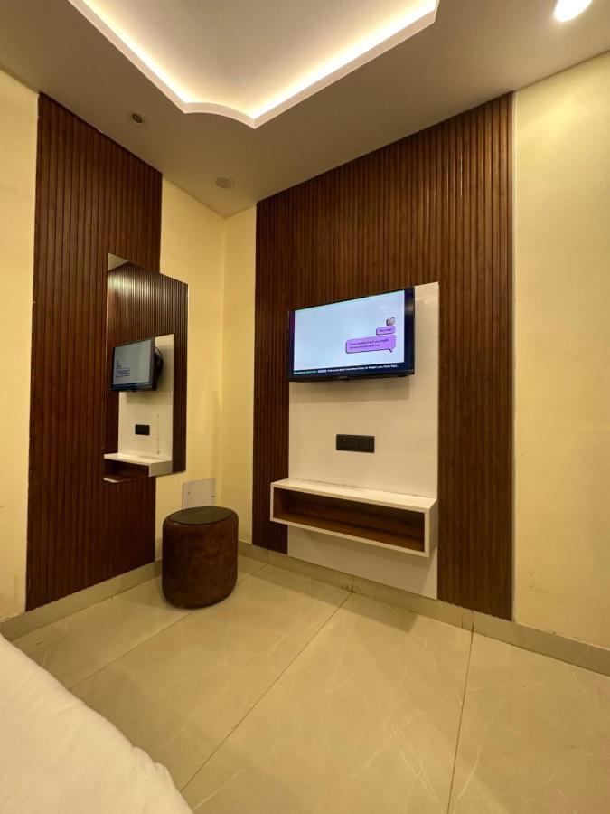 Hotel Mahalaxmi Deluxe 뉴델리 외부 사진