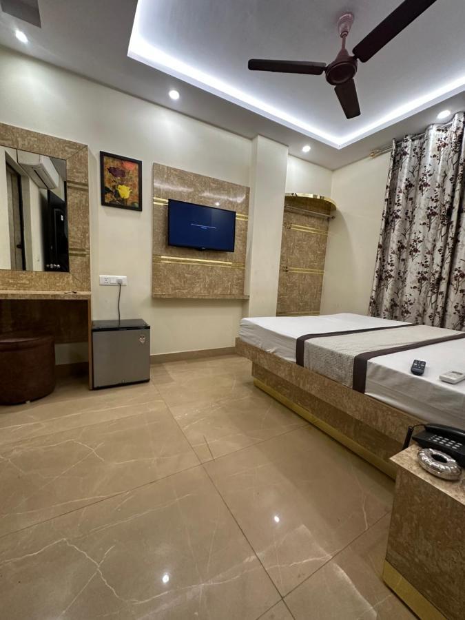 Hotel Mahalaxmi Deluxe 뉴델리 외부 사진