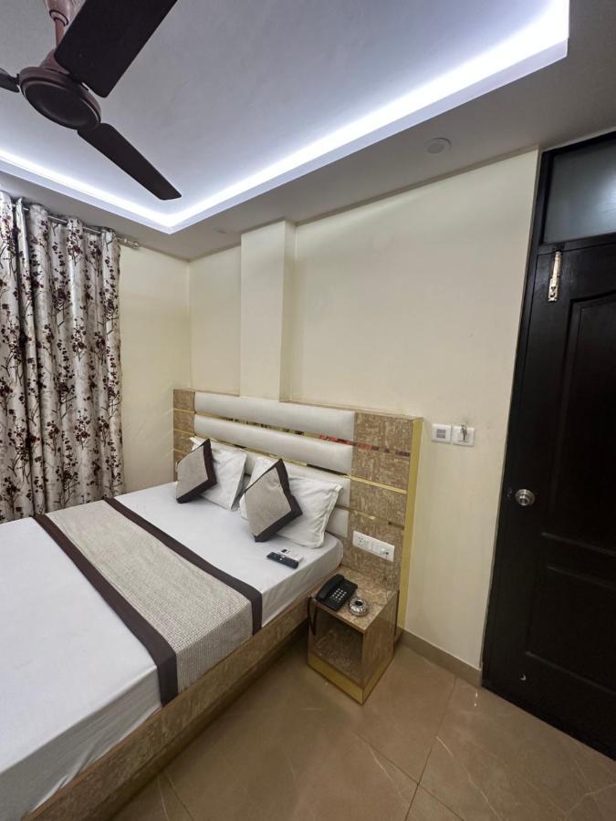 Hotel Mahalaxmi Deluxe 뉴델리 외부 사진