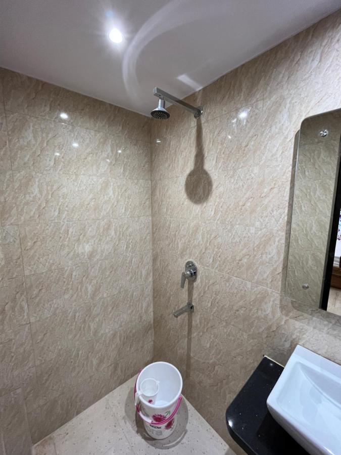 Hotel Mahalaxmi Deluxe 뉴델리 외부 사진