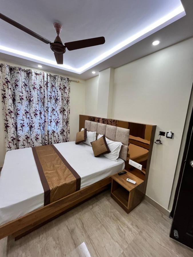 Hotel Mahalaxmi Deluxe 뉴델리 외부 사진