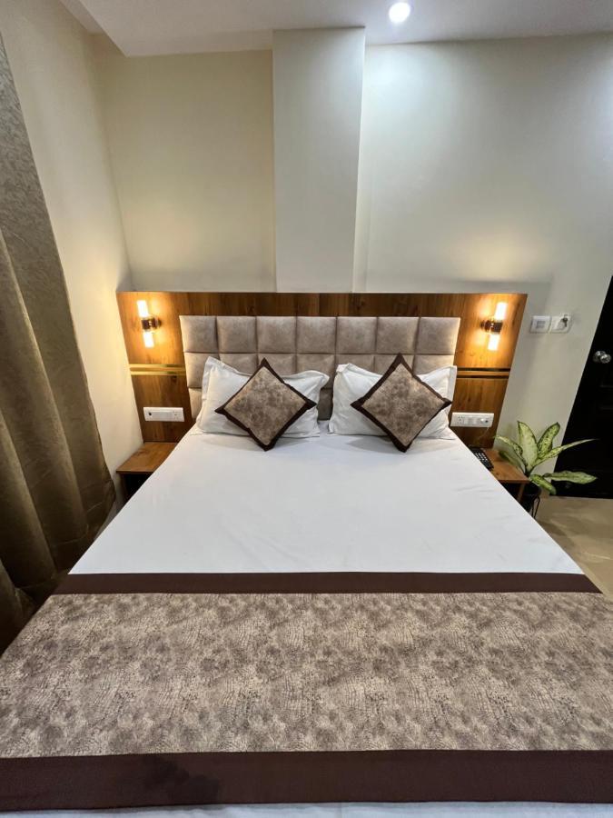 Hotel Mahalaxmi Deluxe 뉴델리 외부 사진